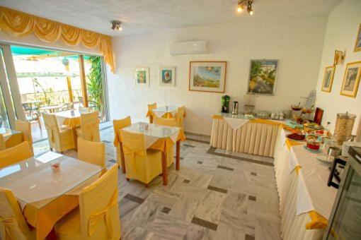 Neos Ikaros Hotell Agia Galini Exteriör bild