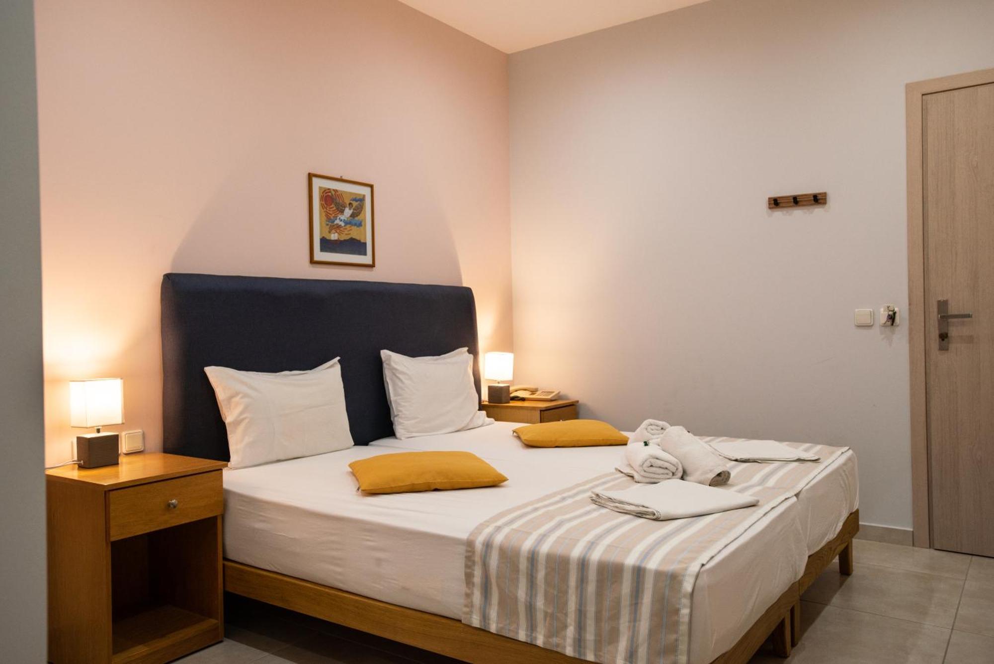 Neos Ikaros Hotell Agia Galini Exteriör bild